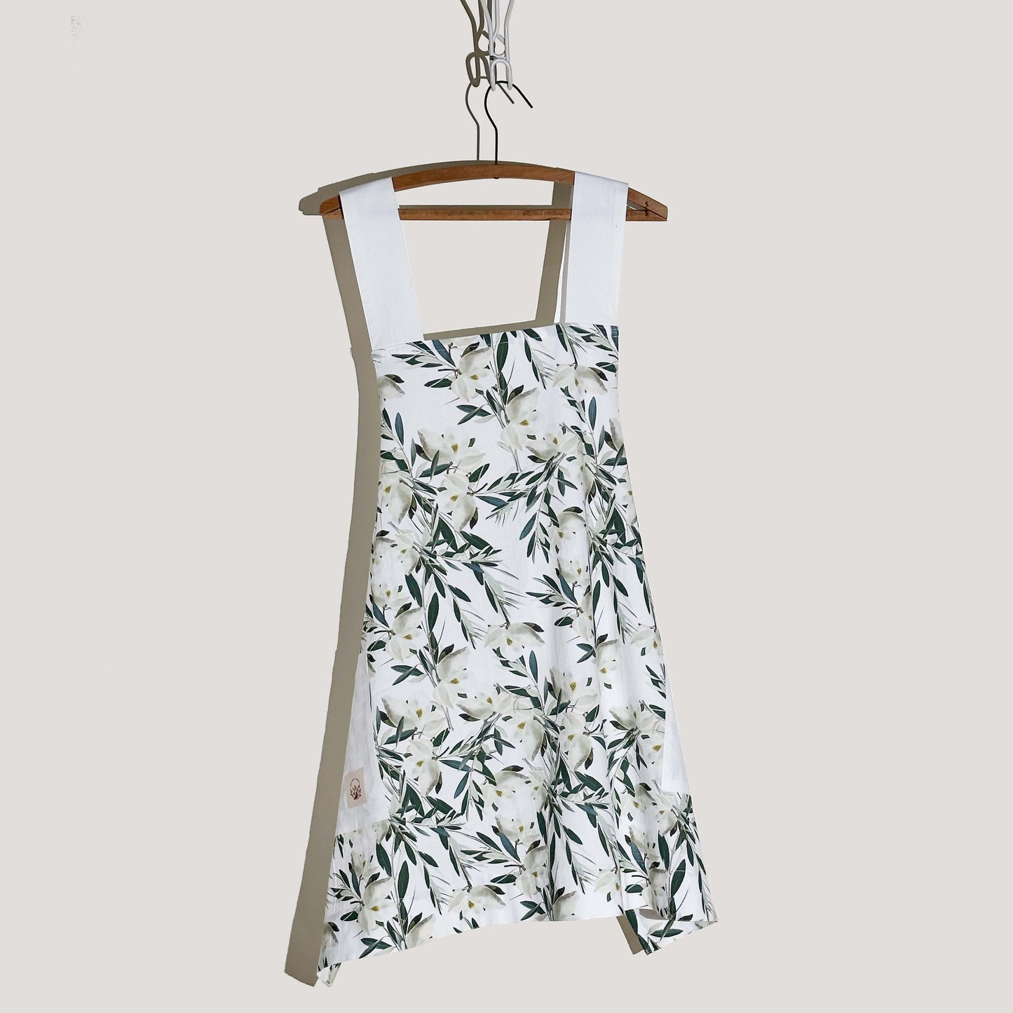 Magnoilia dn Olive Branches Crossed Aprons / 2x units