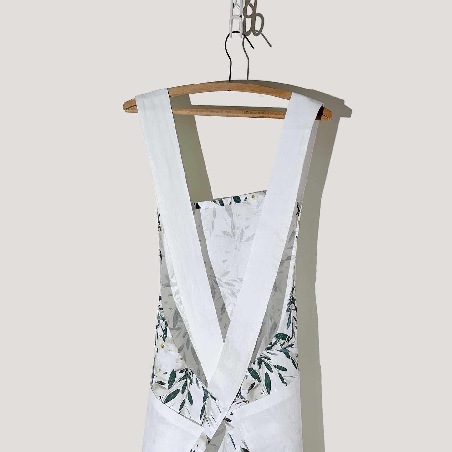 Magnoilia dn Olive Branches Crossed Aprons / 2x units